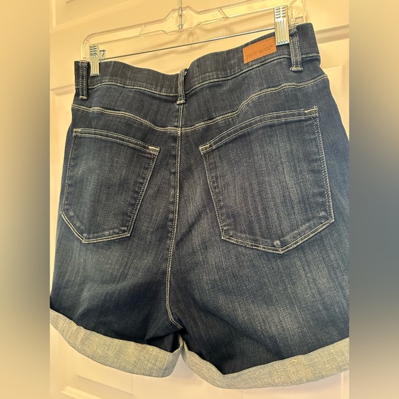 Judy Blue Los Angeles Pull-On Denim Shorts – 1XL Stretch Cuffed Dark Wash - Picture 7 of 9